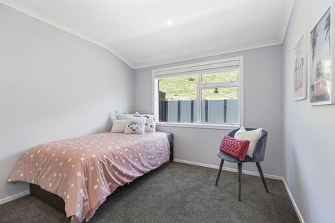 Photo of property in 5 Madeira Close, Whitby, Porirua, 5024