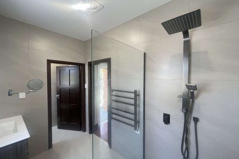 Photo of property in 25 Queensway, Three Kings, Auckland, 1024