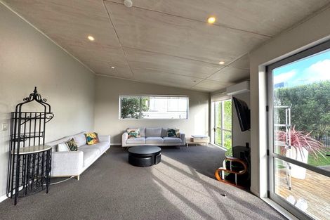 Photo of property in 39a Fairclough Road, Beach Haven, Auckland, 0626