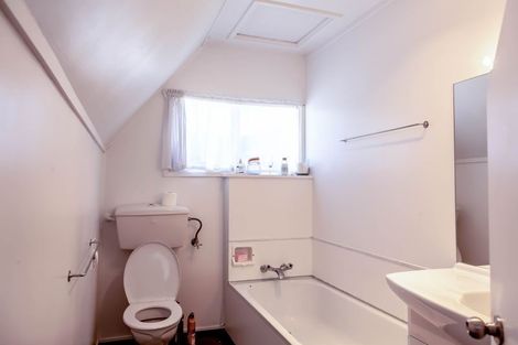 Photo of property in 35a Marine Parade, Seatoun, Wellington, 6022