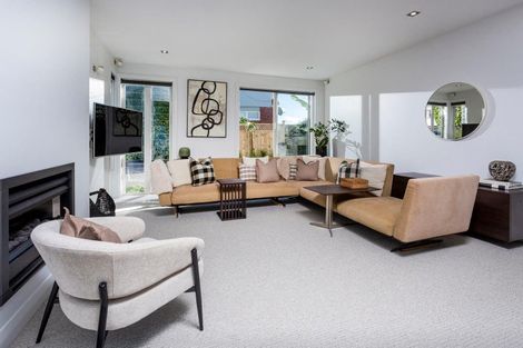 Photo of property in 223a Hurstmere Road, Takapuna, Auckland, 0622