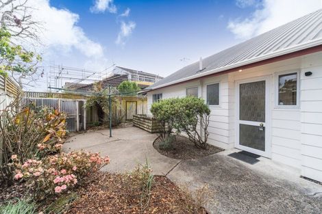 Photo of property in 221a Vogel Street, Roslyn, Palmerston North, 4414