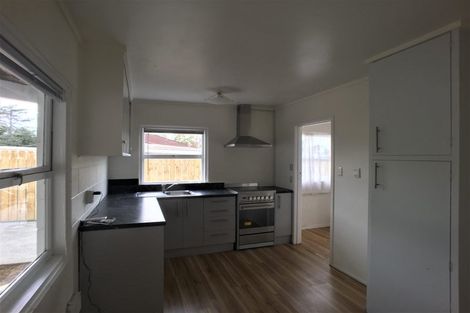 Photo of property in 2/4 Regal Place, Forrest Hill, Auckland, 0620