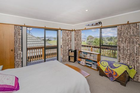 Photo of property in 2 Pohutukawa Grove, Whitianga, 3510