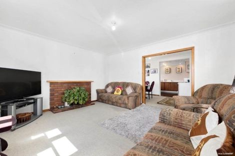 Photo of property in 13 Netherlands Avenue, Kelston, Auckland, 0602