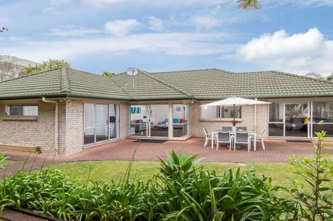 Photo of property in 27 Corta Bella Place, Golflands, Auckland, 2013