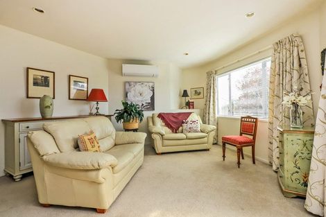 Photo of property in 2 Kentia Place, Havelock North, 4130