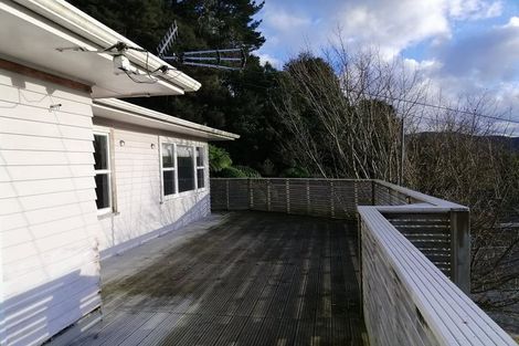 Photo of property in 32 Davis Grove, Wainuiomata, Lower Hutt, 5014