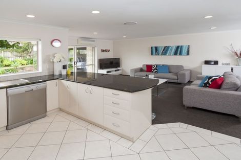 Photo of property in 27 Corta Bella Place, Golflands, Auckland, 2013