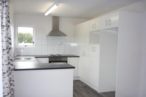 Photo of property in 4 Aden Place, Clendon Park, Auckland, 2103