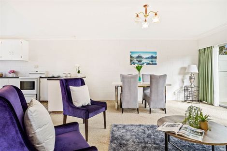 Photo of property in 2/8 Pamela Place, New Lynn, Auckland, 0600