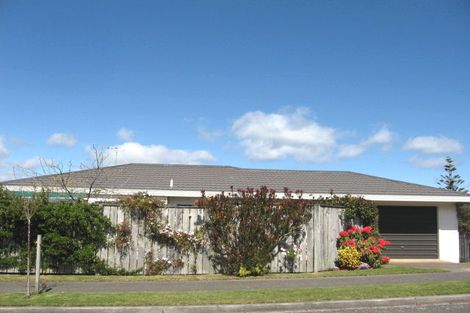 Photo of property in 2/8 Kinder Street, Acacia Bay, Taupo, 3330