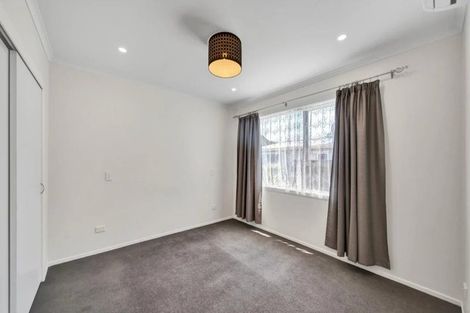 Photo of property in 13 Ambury Place, Merrilands, New Plymouth, 4312