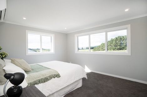 Photo of property in 44 Atlantic Drive, Fitzherbert, Palmerston North, 4410