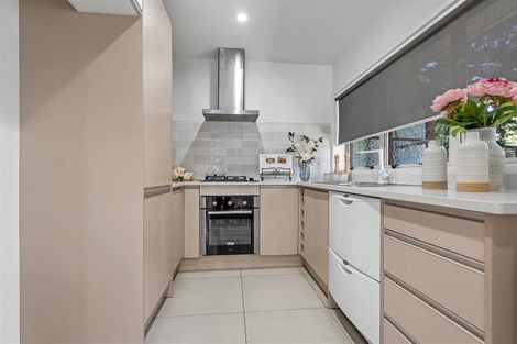 Photo of property in 2/3 Barron Drive, Green Bay, Auckland, 0604