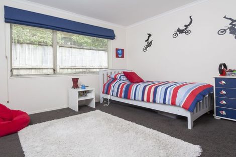 Photo of property in 27 Corta Bella Place, Golflands, Auckland, 2013