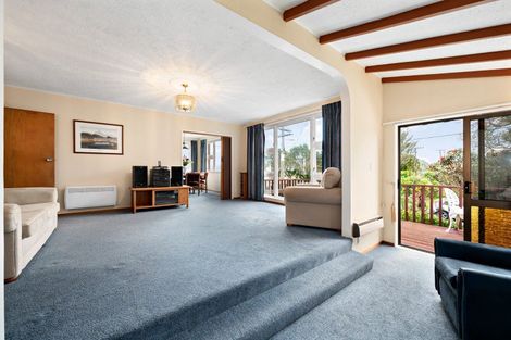 Photo of property in 7 Turville Crescent, Newlands, Wellington, 6037