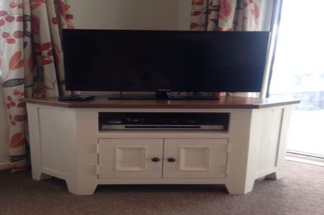 Photo of property in 1/2 Merwood Lane, Devonport, Auckland, 0624