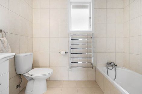 Photo of property in 19 Awaroa Road, Sunnyvale, Auckland, 0612