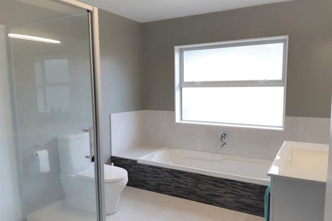 Photo of property in 5 Danden Way, Pukekohe, 2120