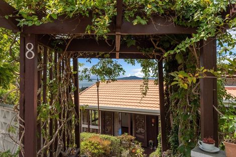 Photo of property in 8 Shearwater Rise, Rothesay Bay, Auckland, 0630