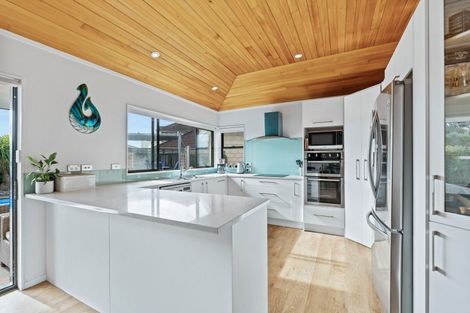 Photo of property in 44 Bermuda Place, One Tree Point, 0118