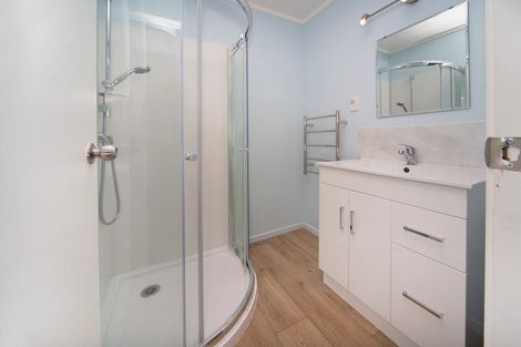 Photo of property in 4/174 Birkdale Road, Birkdale, Auckland, 0626