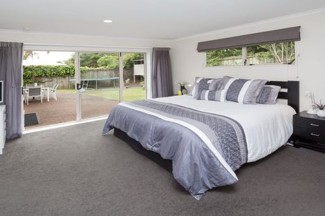 Photo of property in 27 Corta Bella Place, Golflands, Auckland, 2013
