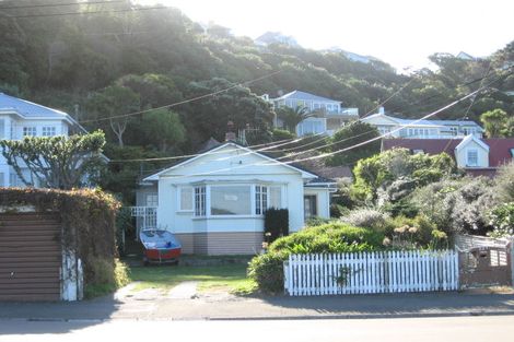 Photo of property in 227 Marine Parade, Seatoun, Wellington, 6022