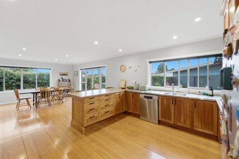 Photo of property in 82 Wairau Road, Oakura, 4314