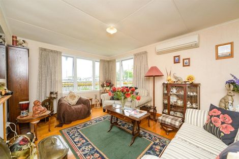 Photo of property in 27 Holland Crescent, Bulls, 4818