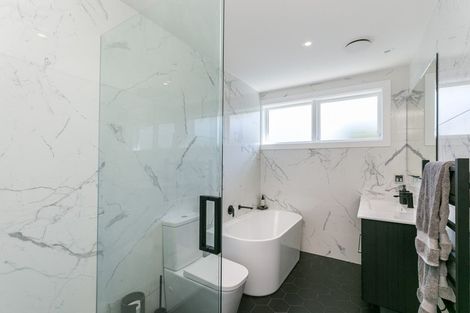 Photo of property in 4 Middlesex Place, Northland, Wellington, 6012