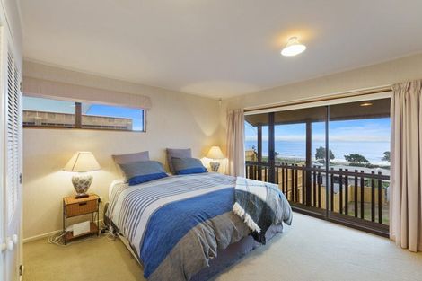 Photo of property in 128 Seaview Road, Paraparaumu Beach, Paraparaumu, 5032