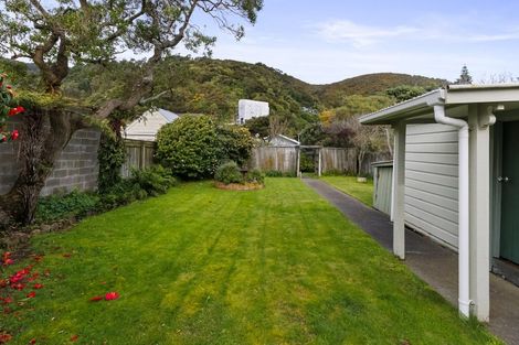 Photo of property in 73 Marine Parade, Eastbourne, Lower Hutt, 5013