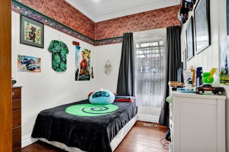 Photo of property in 18 Mills Street, Eltham, 4322