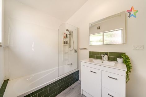 Photo of property in 10 Crawford Grove, Naenae, Lower Hutt, 5011