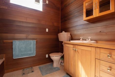 Photo of property in 16 Cave Road, Houghton Bay, Wellington, 6023