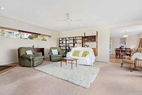 Photo of property in 35 Montgomery Avenue, Rothesay Bay, Auckland, 0630