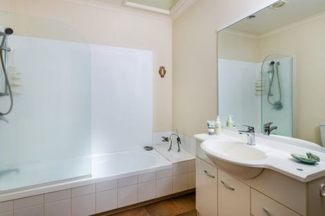 Photo of property in 34 Lakeridge Close, Rangatira Park, Taupo, 3330