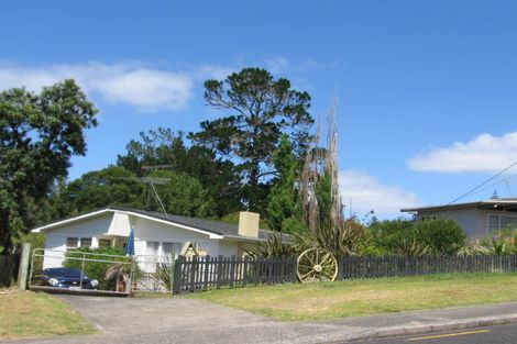 Photo of property in 17 Eskdale Road, Birkdale, Auckland, 0626
