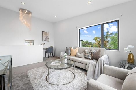 Photo of property in 2 Dhaka Lane, Ranui, Auckland, 0612