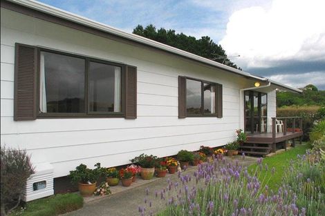 Photo of property in 21b Fernhaven Grove, Newlands, Wellington, 6037