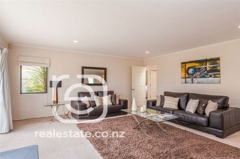 Photo of property in 2 Marbella Drive, Massey, Auckland, 0614