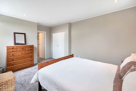 Photo of property in 1/133 Carlisle Road, Northcross, Auckland, 0632