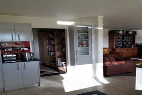 Photo of property in 67 Pyle Road West, One Tree Point, 0118