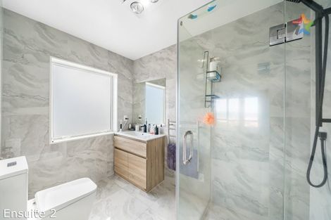 Photo of property in 2 Poto Road, Normandale, Lower Hutt, 5010