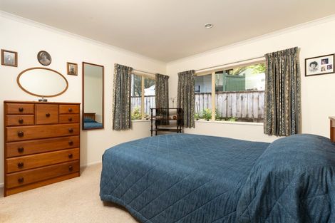 Photo of property in 1b Kereru Bend, Tawa, Wellington, 5028