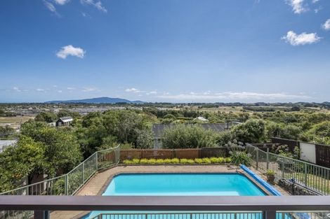 Photo of property in 128 Winara Avenue, Waikanae, 5036