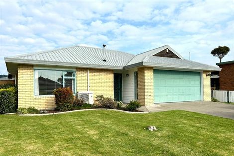 Photo of property in 6 Edgewater Grove, Whakatane, 3120