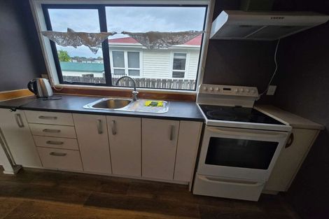 Photo of property in 52 Kelwyn Road, Kelston, Auckland, 0602